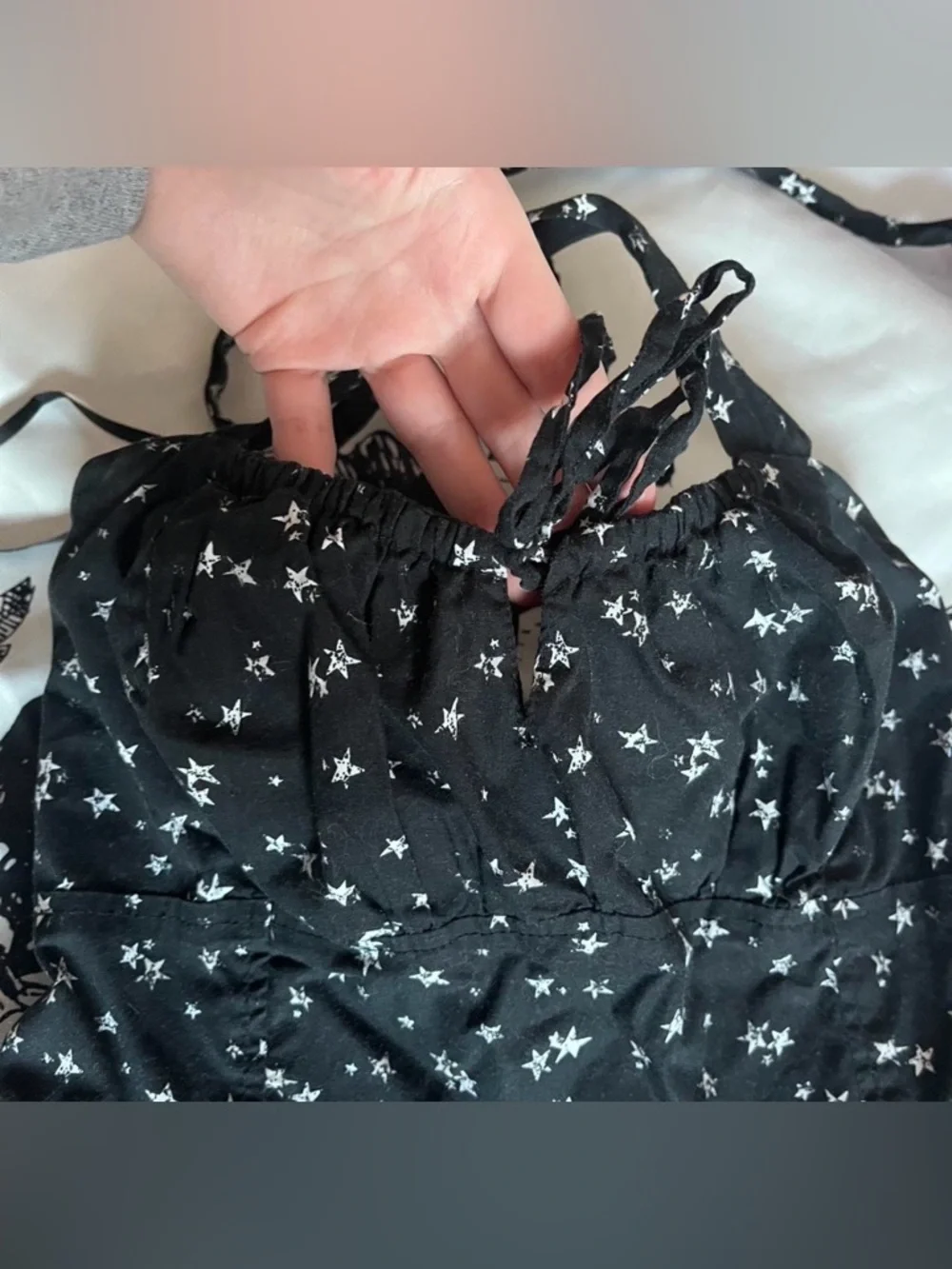 Hot Topic midi dress covered in an all-over star print - Picture 5 of 8